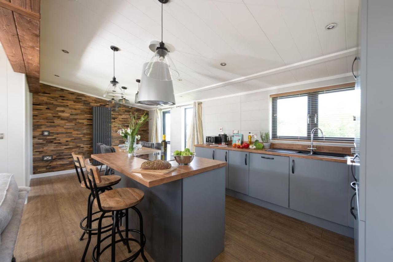 Primrose Lodge, 25 Roadford Lake Lodges Lifton Exterior foto