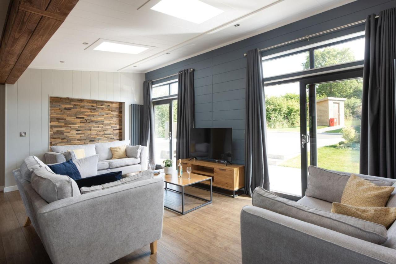 Primrose Lodge, 25 Roadford Lake Lodges Lifton Exterior foto