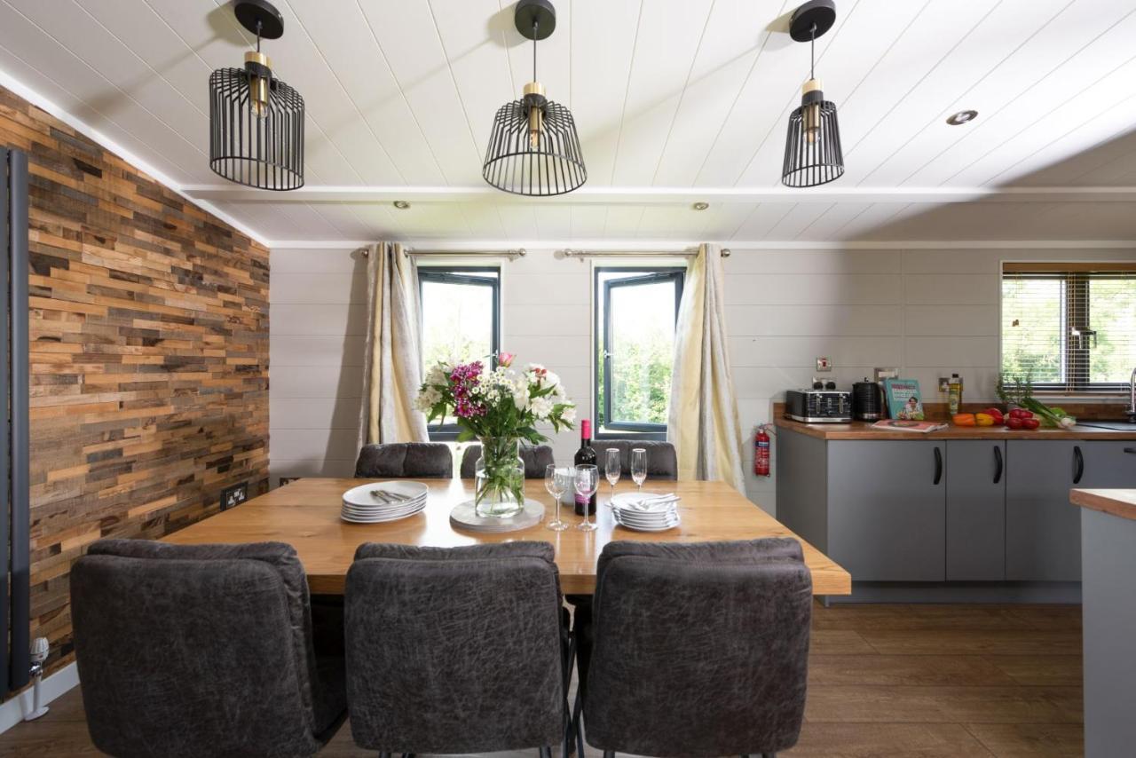 Primrose Lodge, 25 Roadford Lake Lodges Lifton Exterior foto