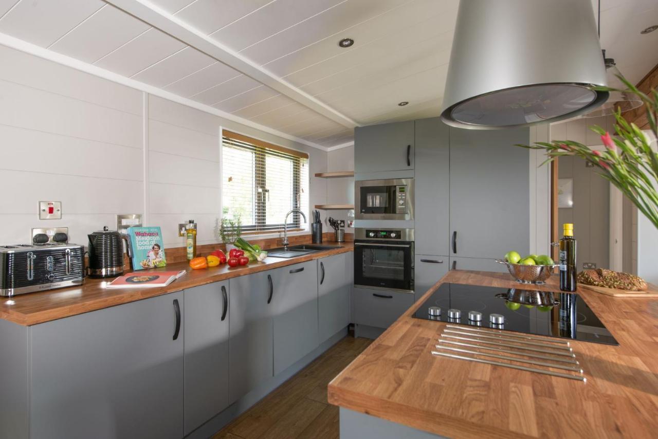 Primrose Lodge, 25 Roadford Lake Lodges Lifton Exterior foto